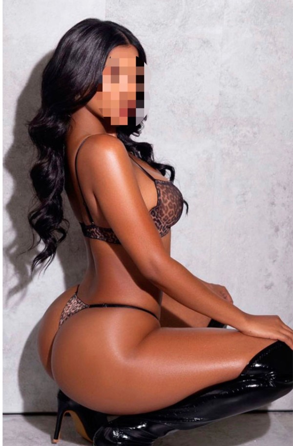 Fogosa morenita muy cariñosa y caliente