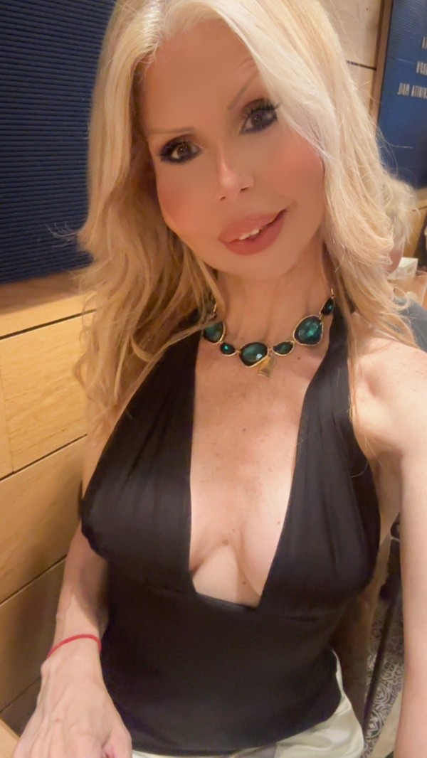 TRANS VERSÁTIL LECHERA Y TRATO DE NOVIOS