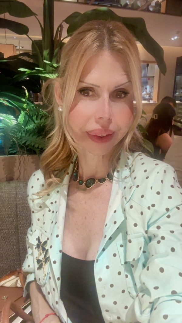 TRANS VERSÁTIL LECHERA Y TRATO DE NOVIOS