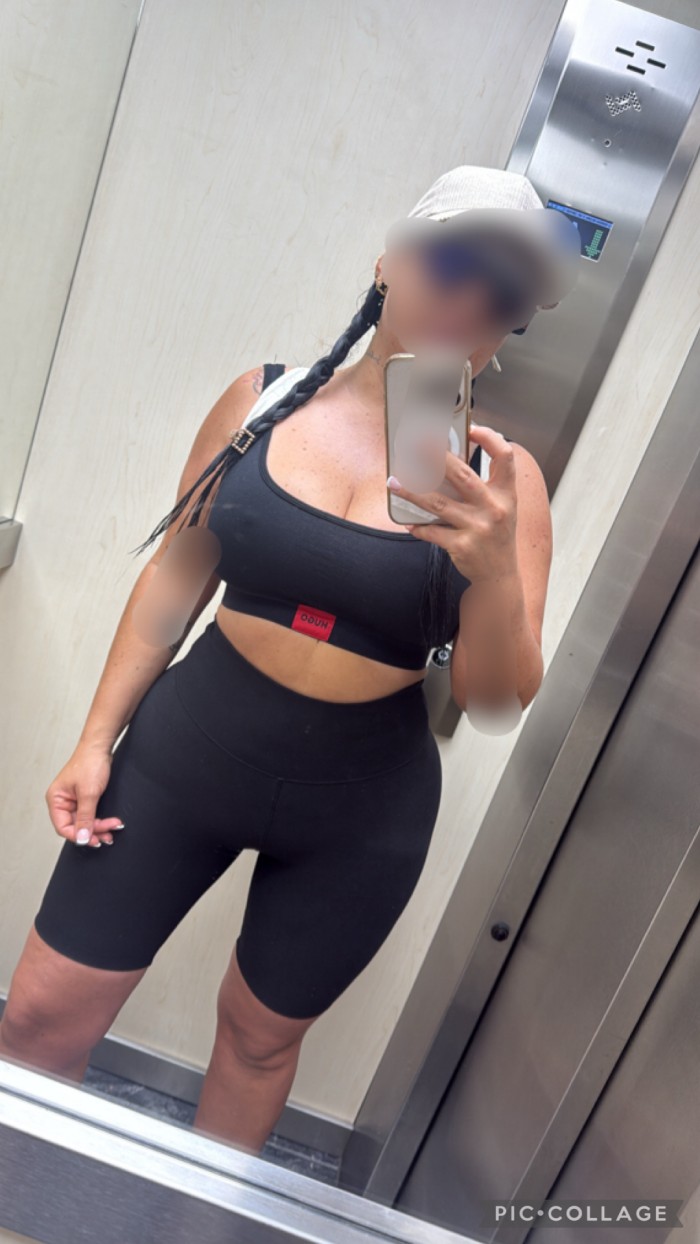 Isabella linda y encantadora morena