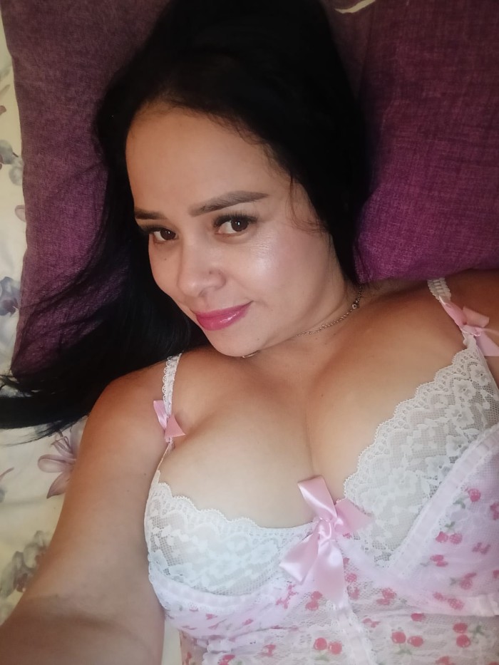 DELICIOSA CACHONDA ENTREGADA ANSIOSA DE PLACER