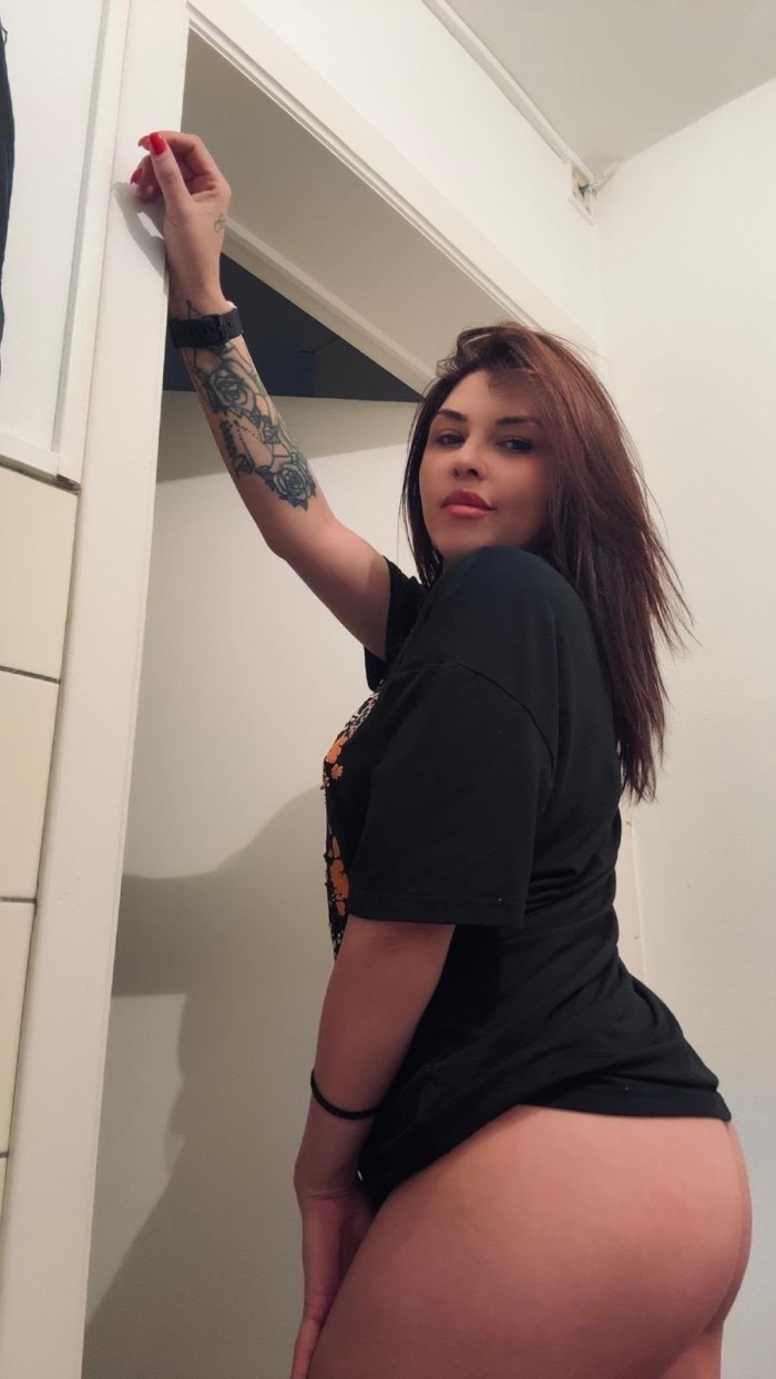 MUJER CON GANAS DE UNA BUENA FOLLADA EN CALLE JAUL