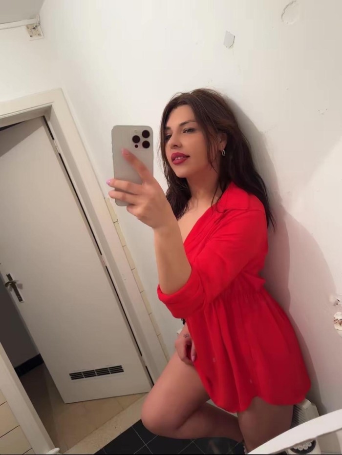 MUJER CON GANAS DE UNA BUENA FOLLADA EN CALLE JAUL