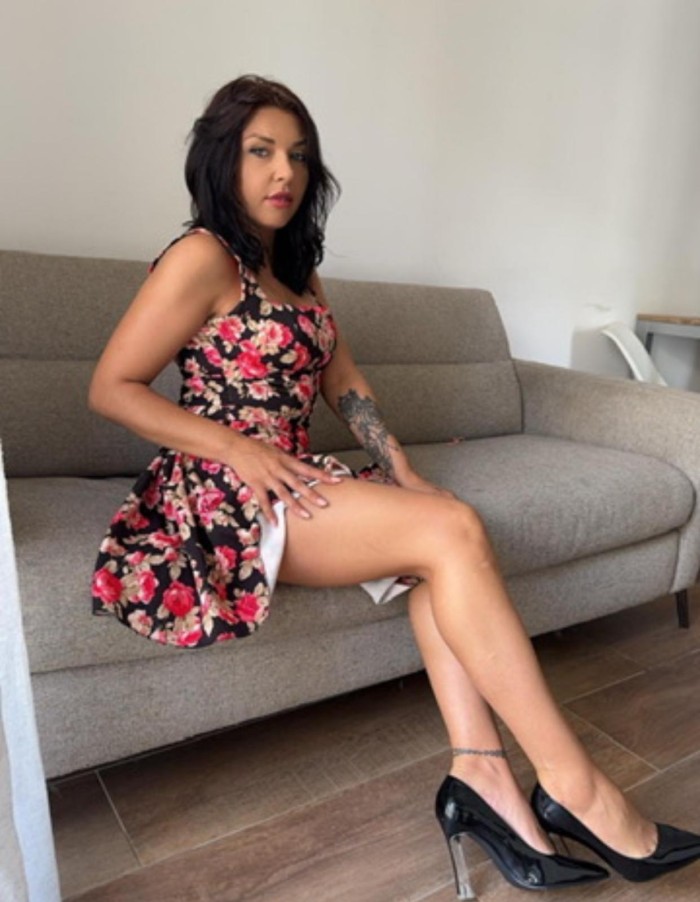 MUJER CON GANAS DE UNA BUENA FOLLADA EN CALLE JAUL