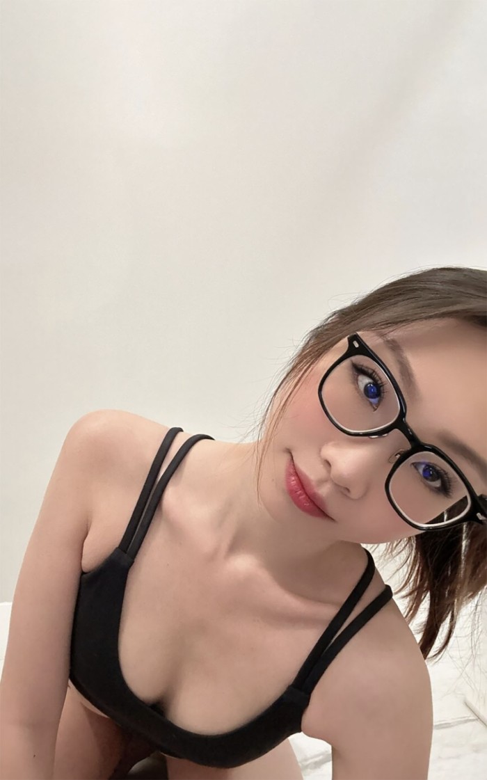 SOY UNA GUAPA, SEXY Y ENCATADORA CHINA