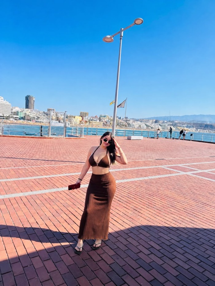 MIEL SUPER LINDA JUGUETONA Y CON MUCHO CARISMA DE PASO POR AQUÍ NOVEDAD