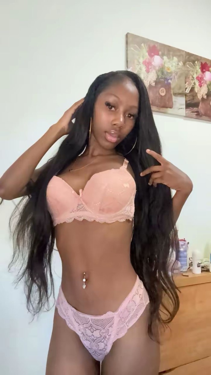 Hermosa Y Atractiva