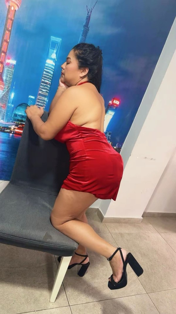 SUPER CACHONDA CON GANAS DE HACERTE GEMIR