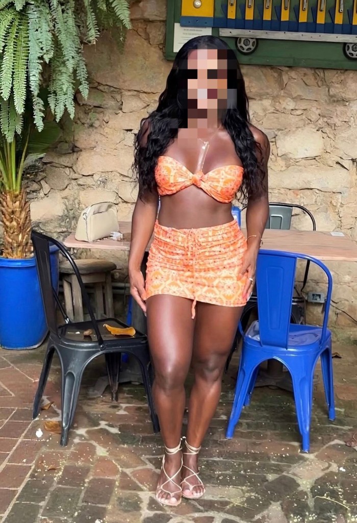 LATINA ATREVIDA ALEGRE CARIÑOSA DIVERTIDA
