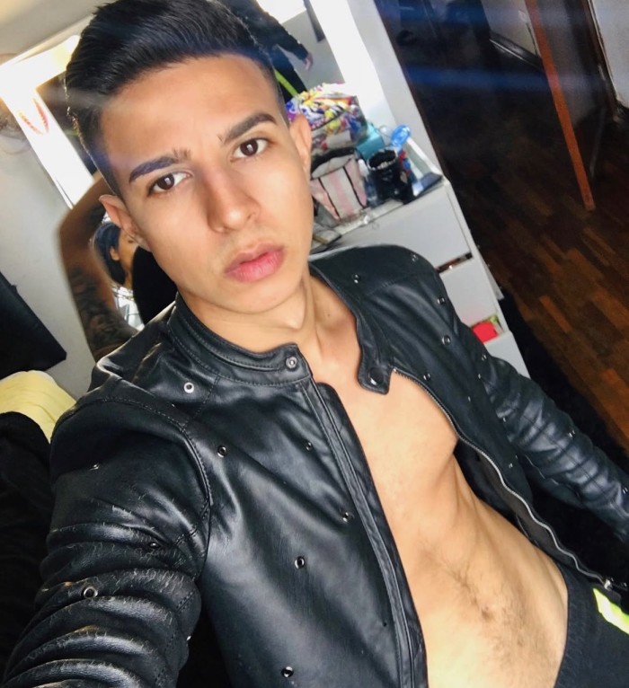 SEXY JOVEN SOLO PARA CHICOS