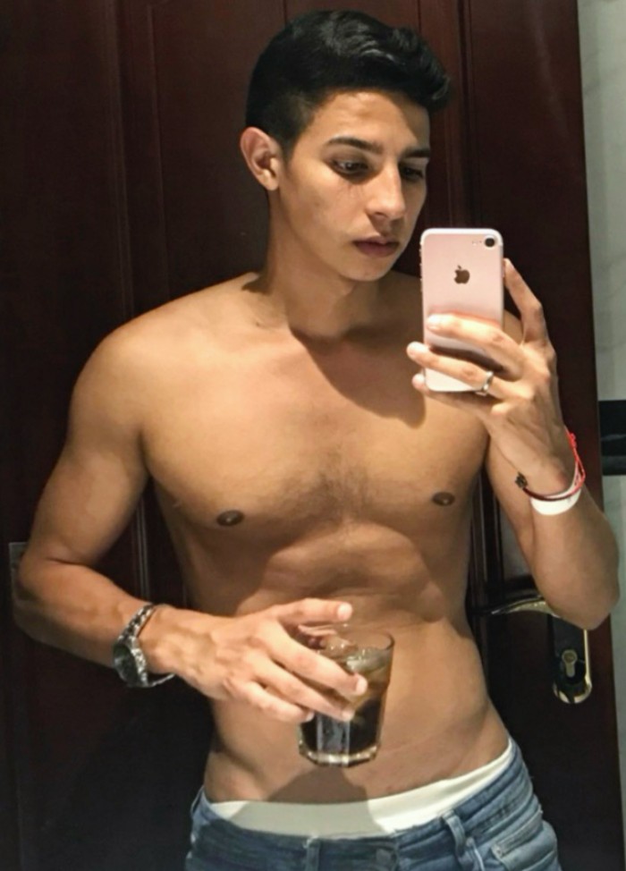 HOMBRE LATINO JOVEN MODELO SEXY PARA CHICOS