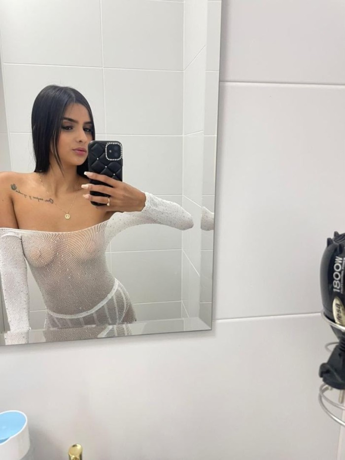 delgada y con carita angelical incall-outcall 24 h