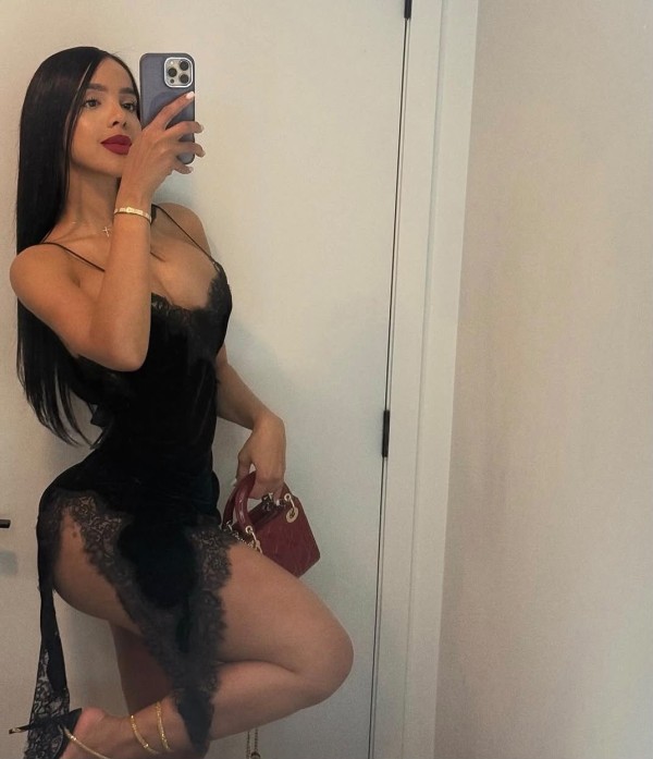 Amigas cachondas fiesteras , besuconas en Benidorm