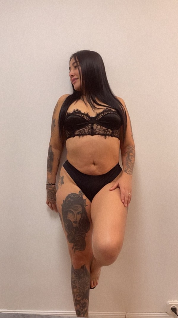 BELLA LATINA TODA UNA DIOSA LLENA DE FOGOSIDAD LUJURIA FIESTERA NOVEDAD