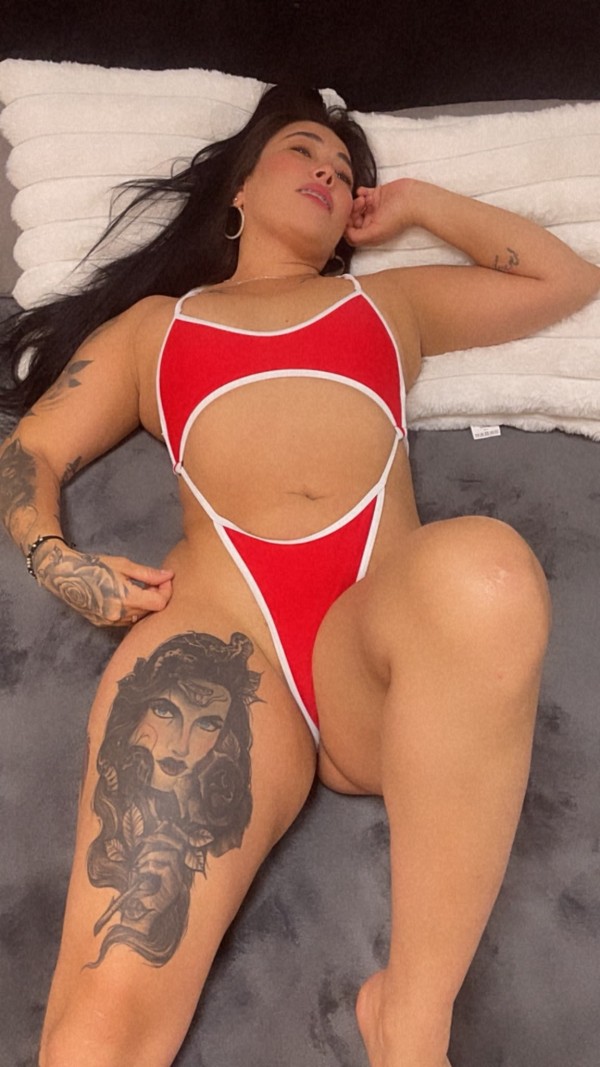 BELLA LATINA TODA UNA DIOSA LLENA DE FOGOSIDAD LUJURIA FIESTERA NOVEDAD