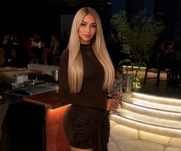 Rubia de infarto imposible de olvidar