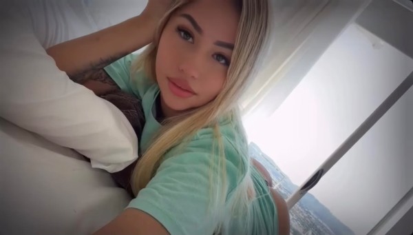 Rubia de infarto imposible de olvidar
