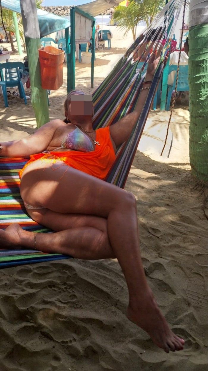 QUITAME MIS TANGUITAS CON LA BOCA ESTOY HUMEDA