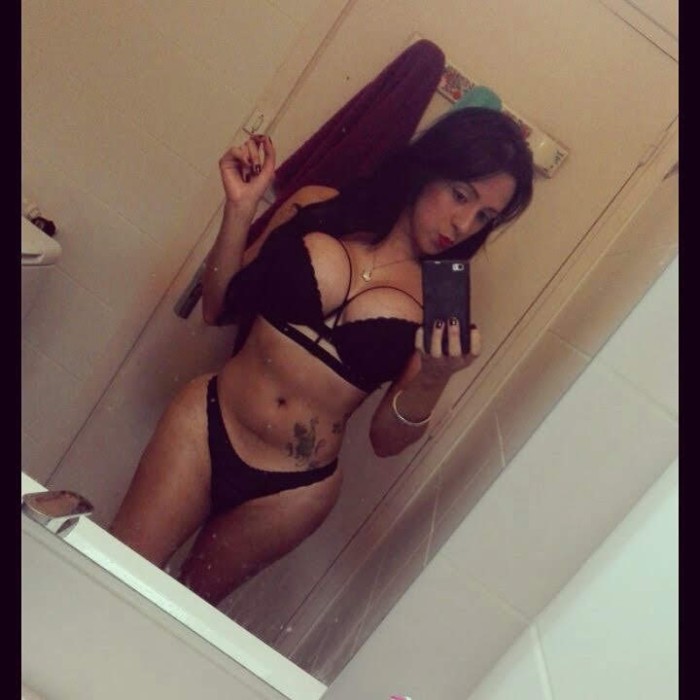 EN ELCHE LATINA ARDIENTE CON GANAS DE FOLLAR RICO