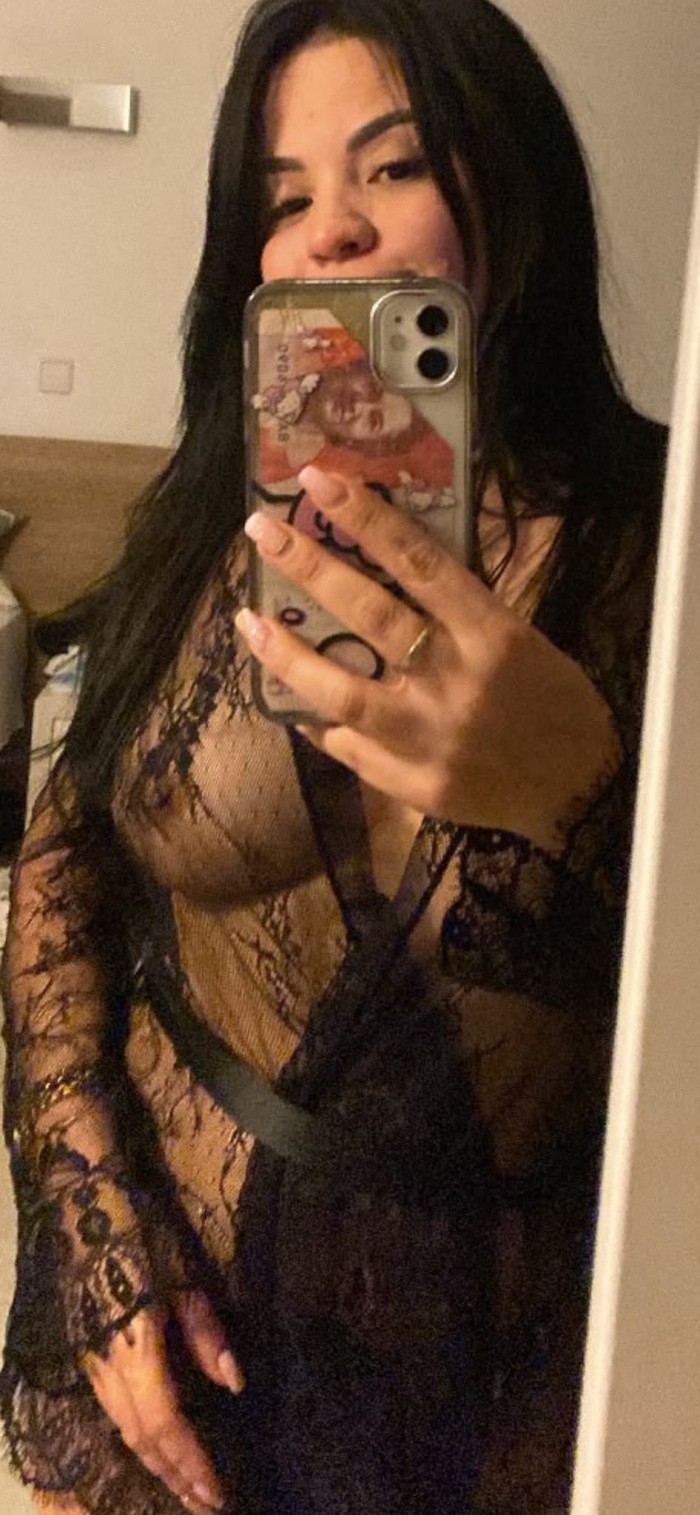 BELLA LATINA CACHONDA TENTACION FOGOSA FIESTERA PERVERSA ÚNICA PARA TI