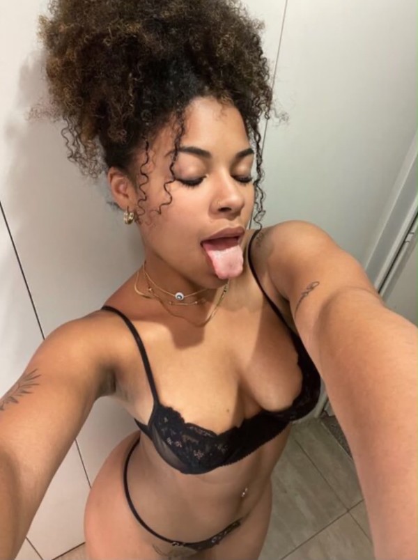 Despampanante sexy latina, nueva en la ciudad, ven