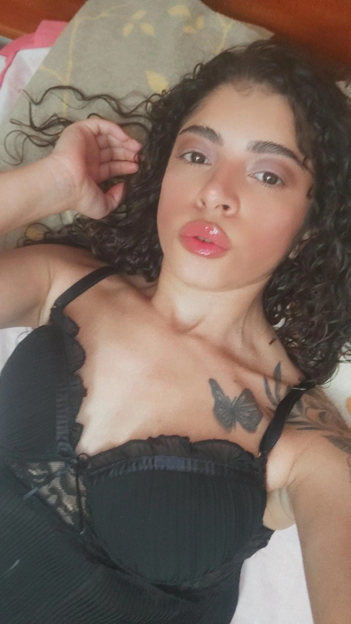 JOVENCITA BRASILEÑA GUAPÍSIMA RECIÉN LLEGADA 24H