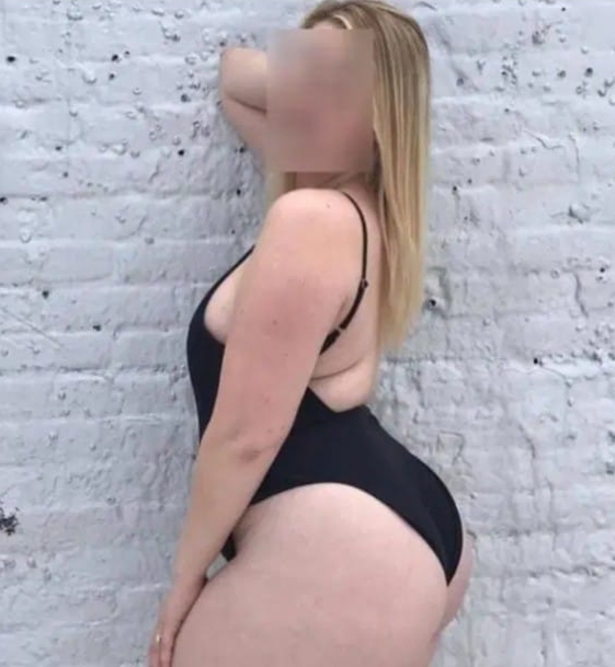 Chica española muy complaciente