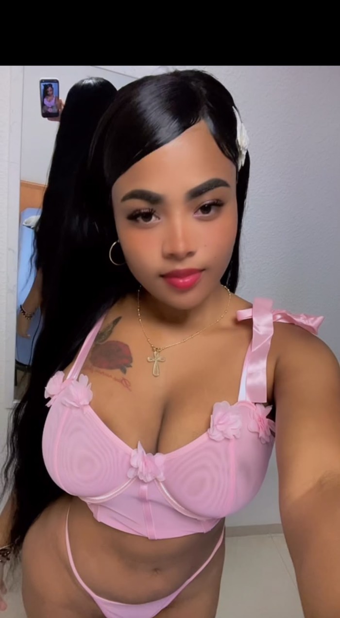 JOVENCITA ENCANTADORA DISPUESTA A TODO