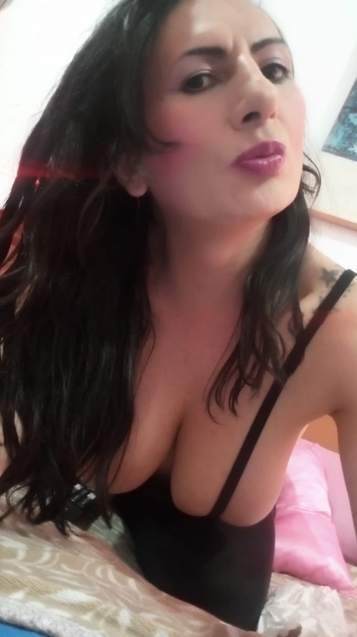 MORBOSA, CACHONDA, FIESTERA Y CAÑERA (CHICA TRANS) «BURGOS»