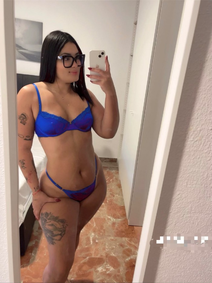 COMPLACIENTE Y MUY GUARRA 19 AÑITOS