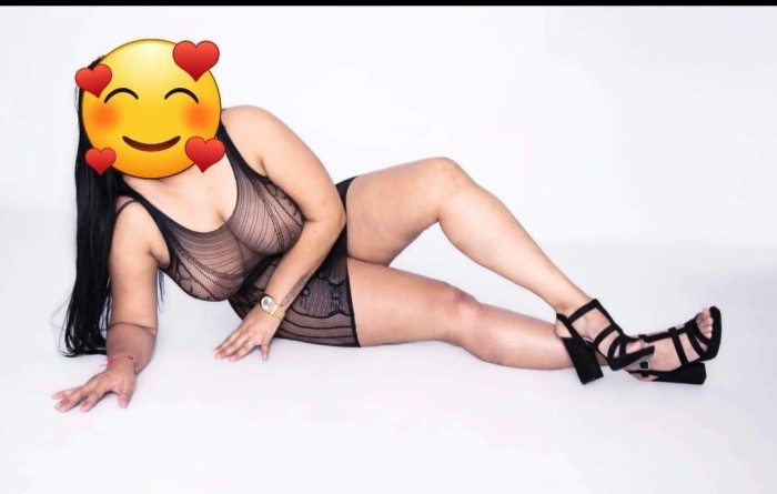 MORENA EXPLOSIVA CACHONDA EN ROQUETAS