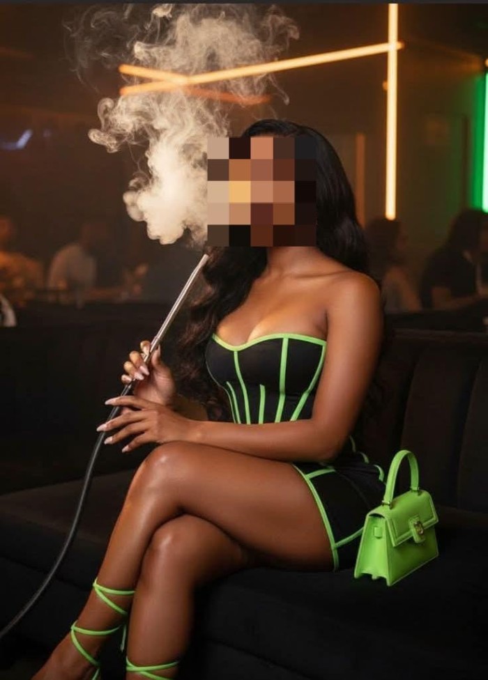 Joven mulata fiesta 24/7 mamadas húmedas Bilbao