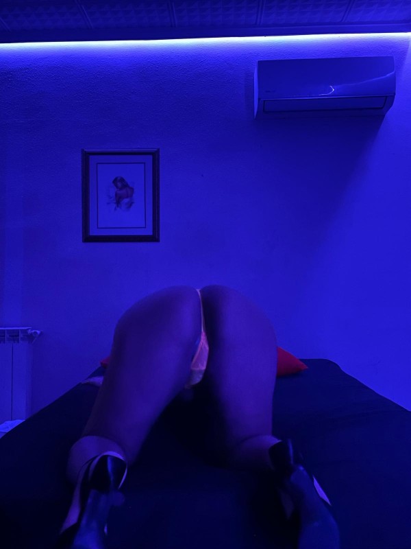 FIESTERA Y CON GANAS DE UNA RICA CUBANA