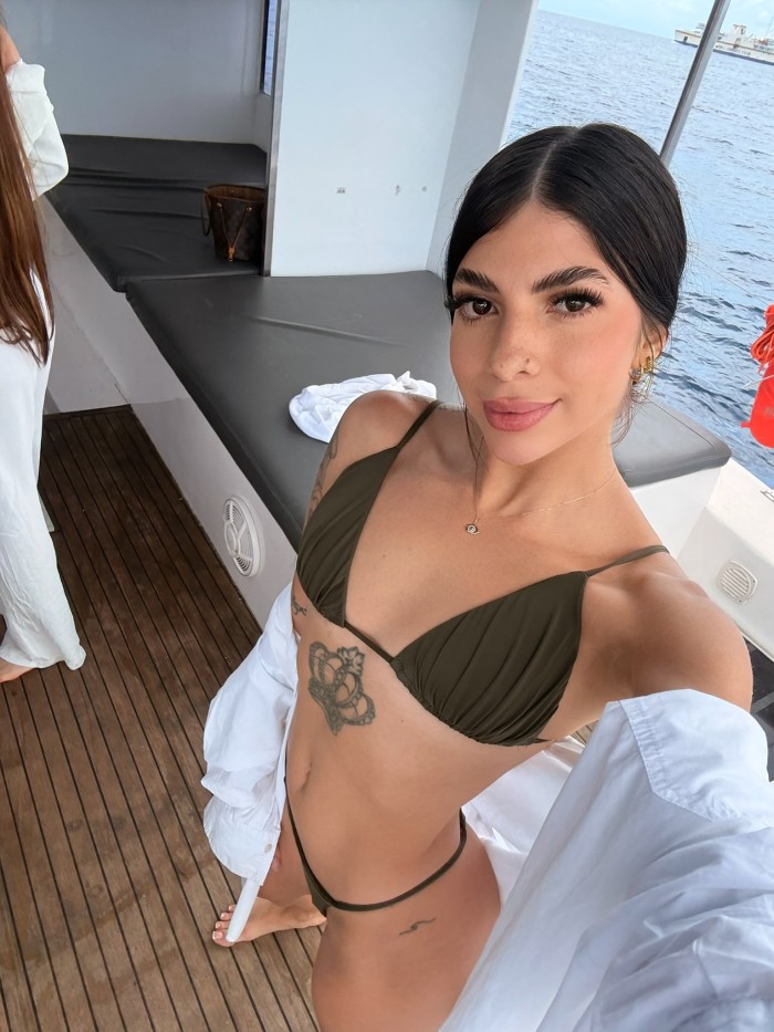 DELICIOSA ENTREGADA CACHONDA COMPLACIENTE
