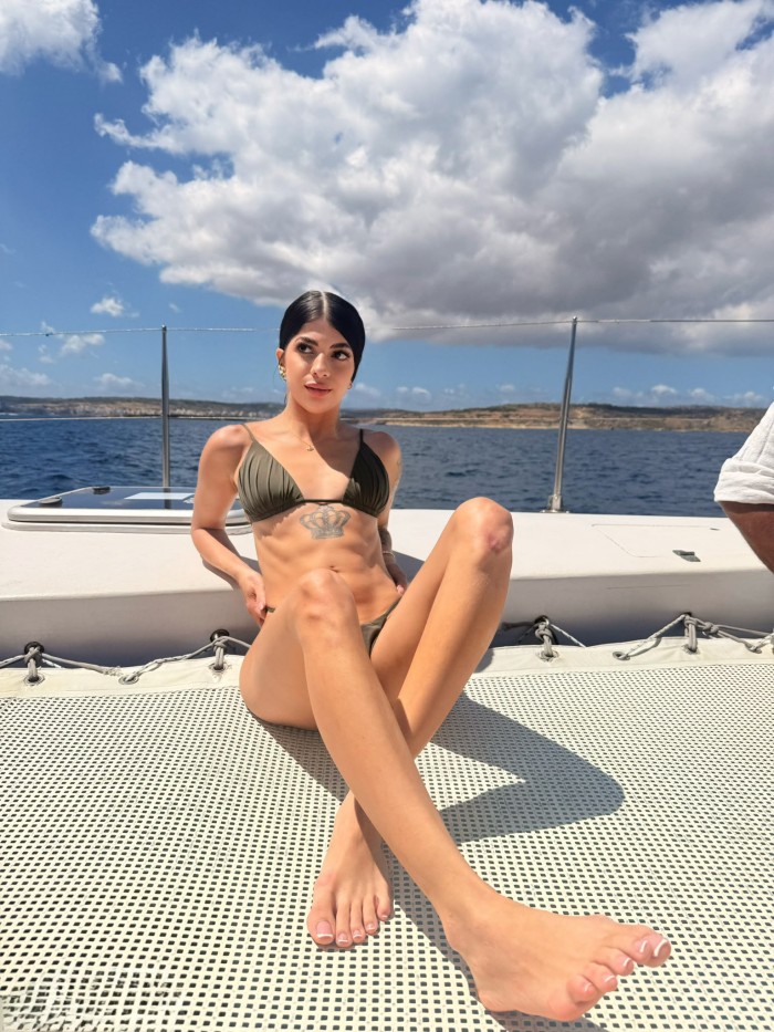 DELICIOSA ENTREGADA CACHONDA COMPLACIENTE