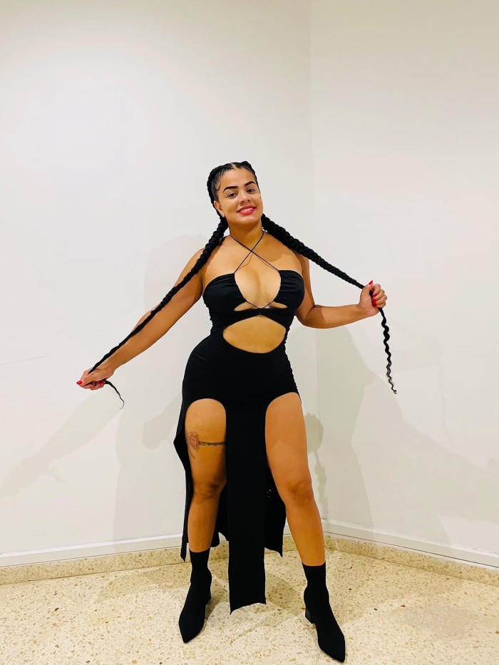 GUAPA LATINA CALIENTE FIESTERA A TOPE IMPLICA Y MUY CAÑERA