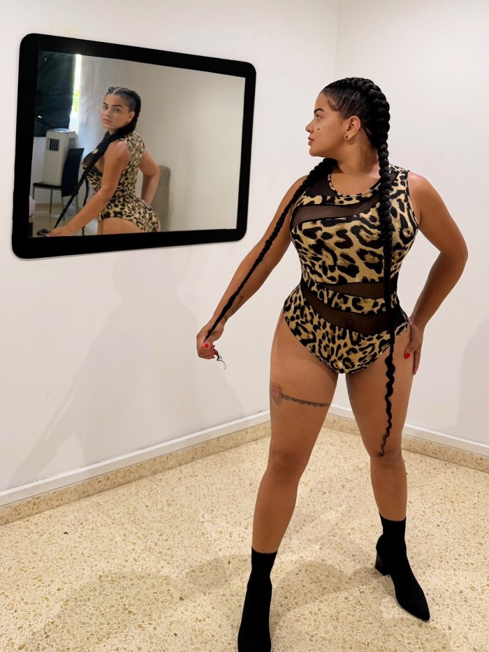 GUAPA LATINA CALIENTE FIESTERA A TOPE IMPLICA Y MUY CAÑERA