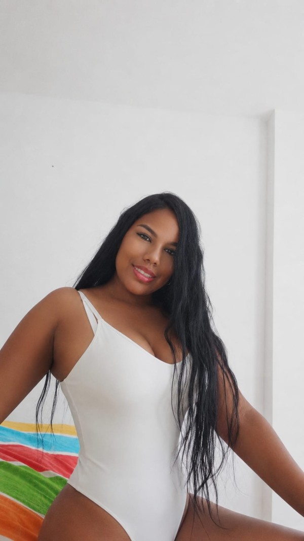 Preciosa india negra nueva en España la mejor compañía santa ponsa palmanov