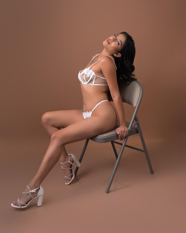 JOVENCITA SENSUAL POR PRIMERA VEZ ALMORADÍ AMORES