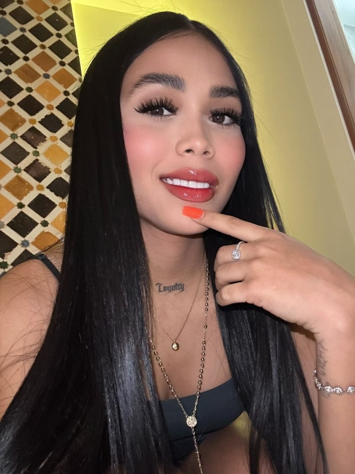 VENEZOLANA CACHONDA MUY COMPLETA