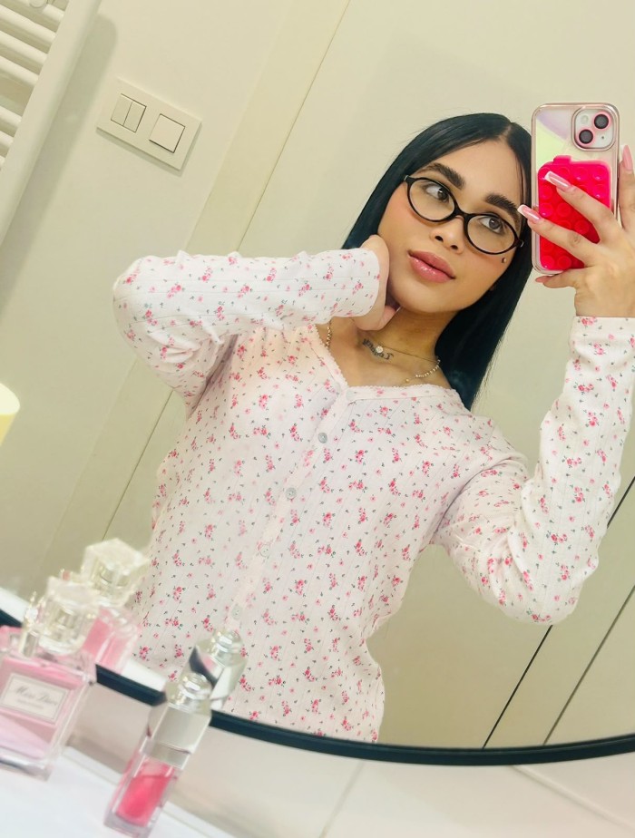 VENEZOLANA CACHONDA MUY COMPLETA