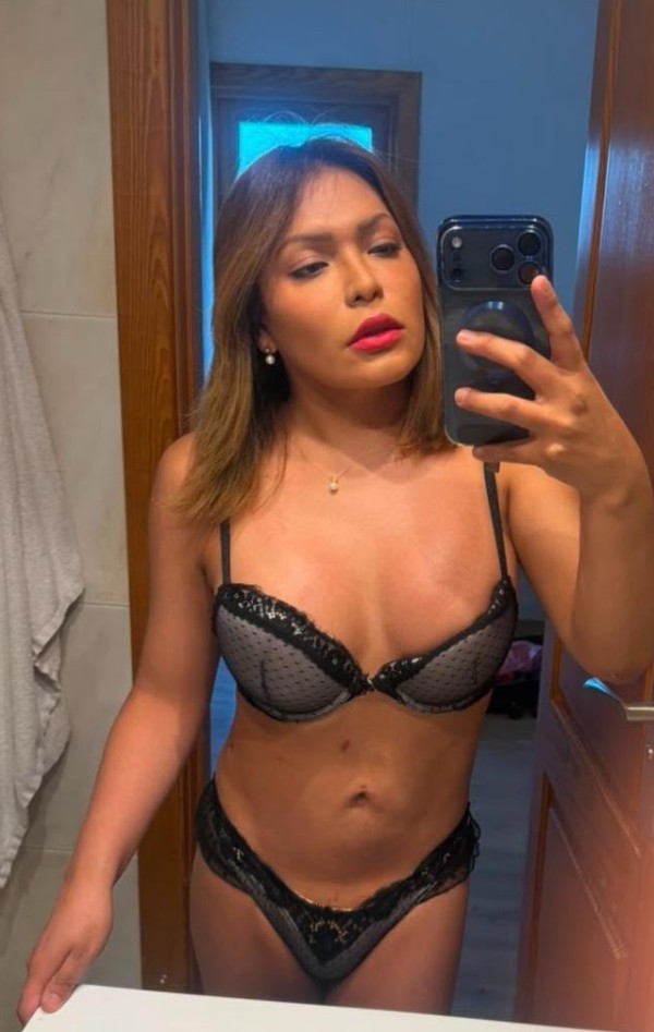 Joven trans de lujo, súper GUARRA FÓLLAME EL CULO!