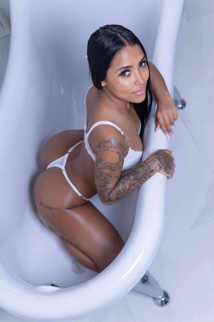 Morbosa colombiana mulatita joven