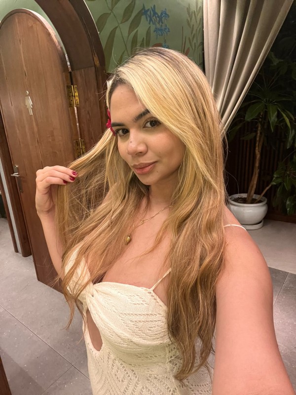SCARLET LATINA RUBIA SUPER EXTROVERTIDA FULL FIESTERA