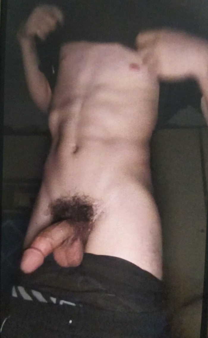 TRÍO CON 2 CHAVALES GUAPOS Y POLLONES LECHEROS