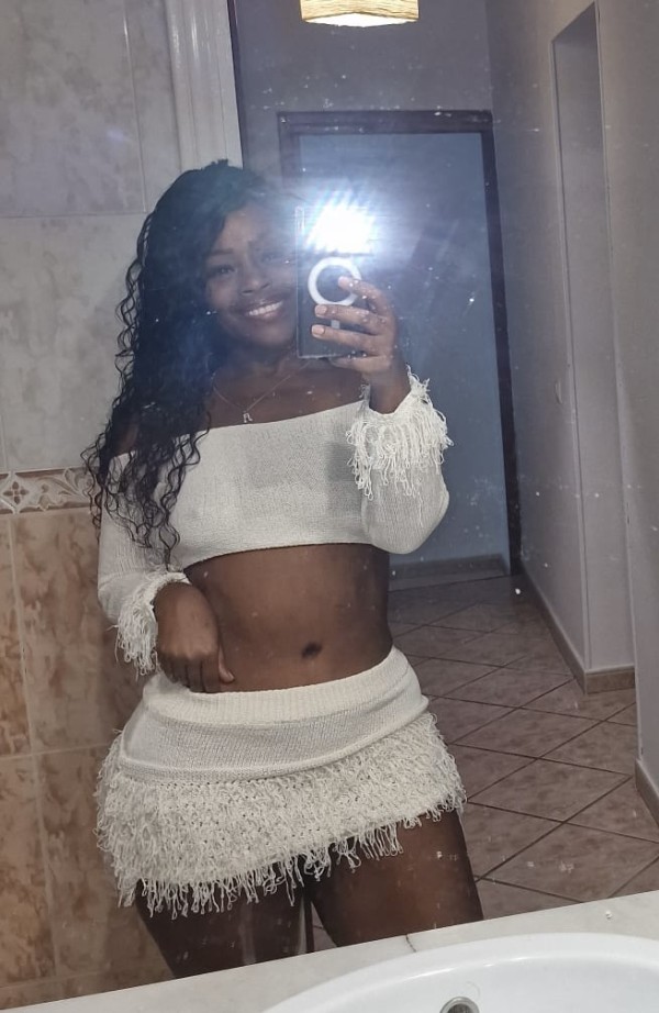 NOVEDAD VANESSA VEN A COMERTE ESTE CUERPAZO VERA, Garrucha 24H