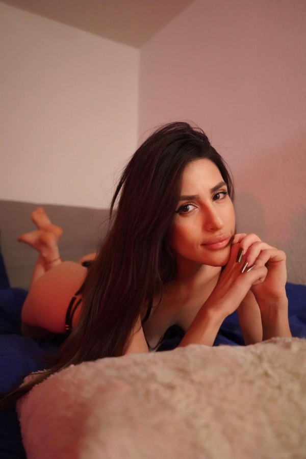 Carolina auténtica,fiestera,ponme como quieras en ibiz