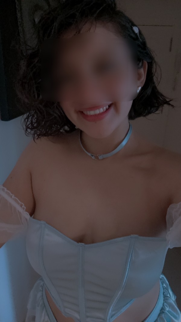 Latina, dulce, elegante y con mucha complicidad