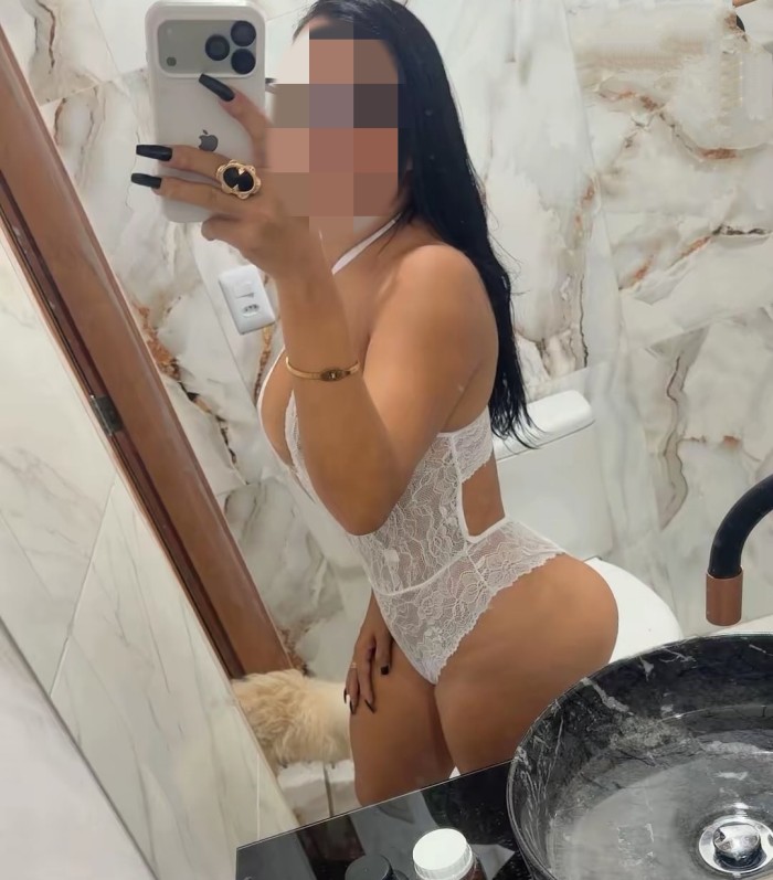 LATINA EXQUISITA MUY COMPLETA PARA UNA EXPERIENCIA