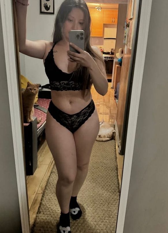 EXQUISITA JOVENCITA FIESTERA DELICIOSA CON UN COÑITO BABOSITO